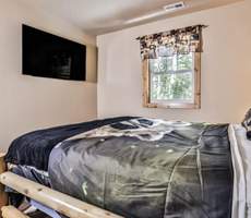 Raccoon queen bedroom other view
